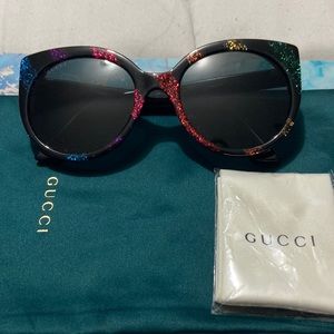 Gucci sunglasses worn twice. Open to reasonable offers !